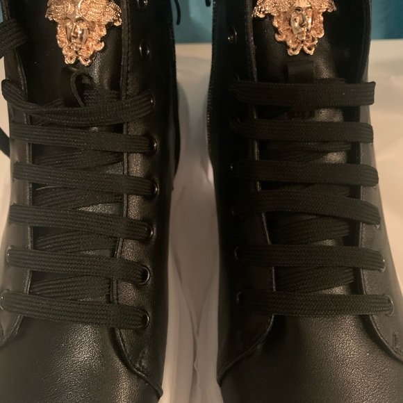 New Versace - Picture 5 of 5